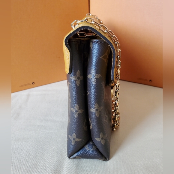 Louis Vuitton Pallas Chain Shoulder Bag - Picture 4 of 16